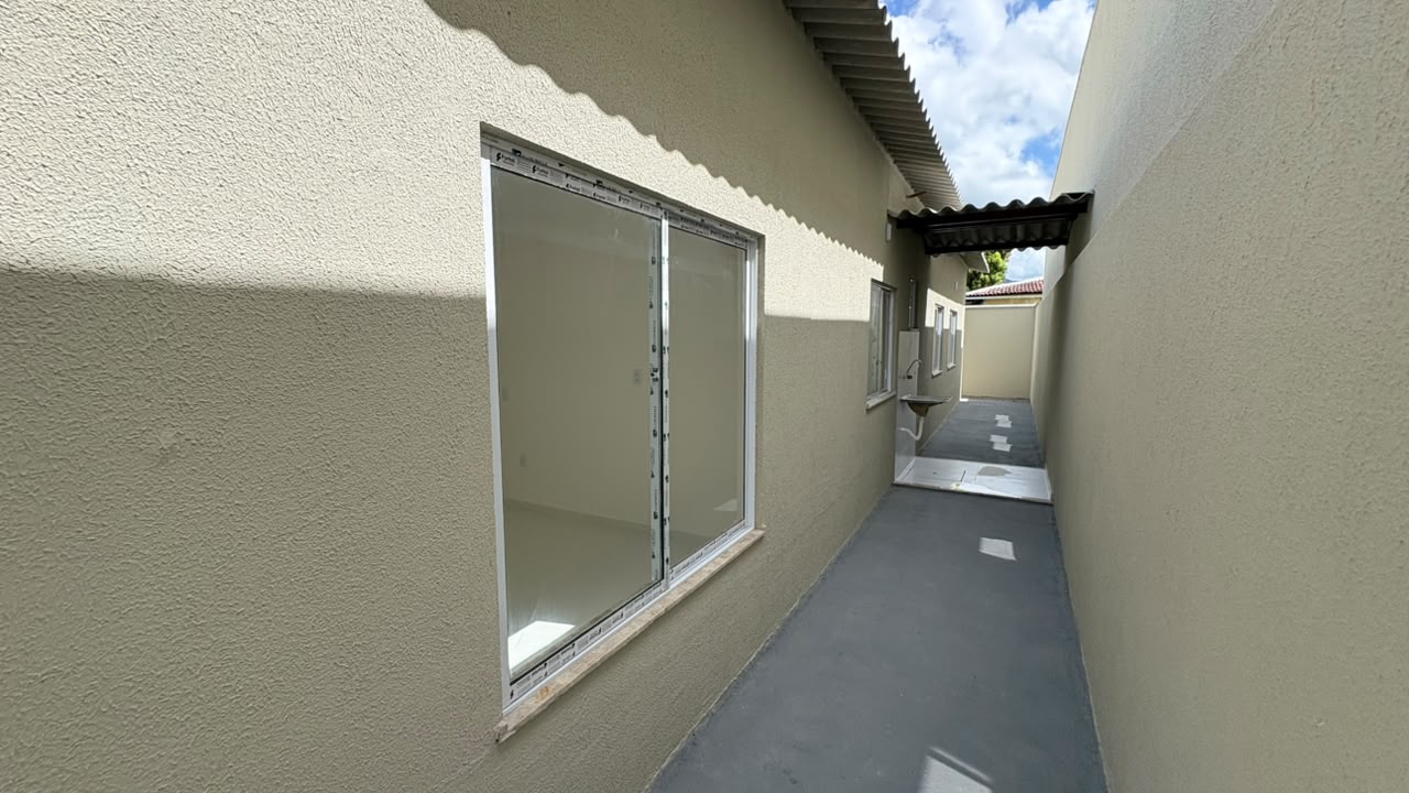 Corredor lateral da casa